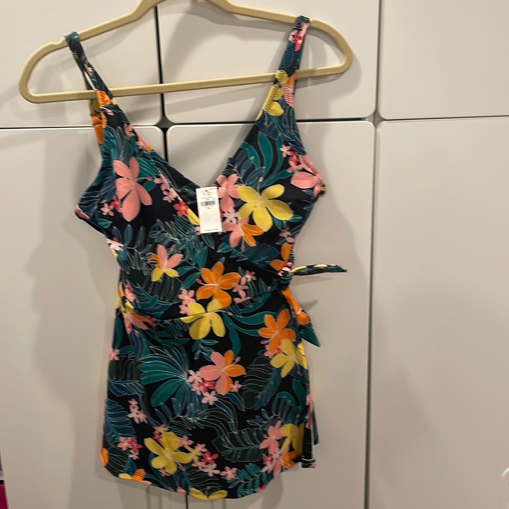 Women’s bathing suit